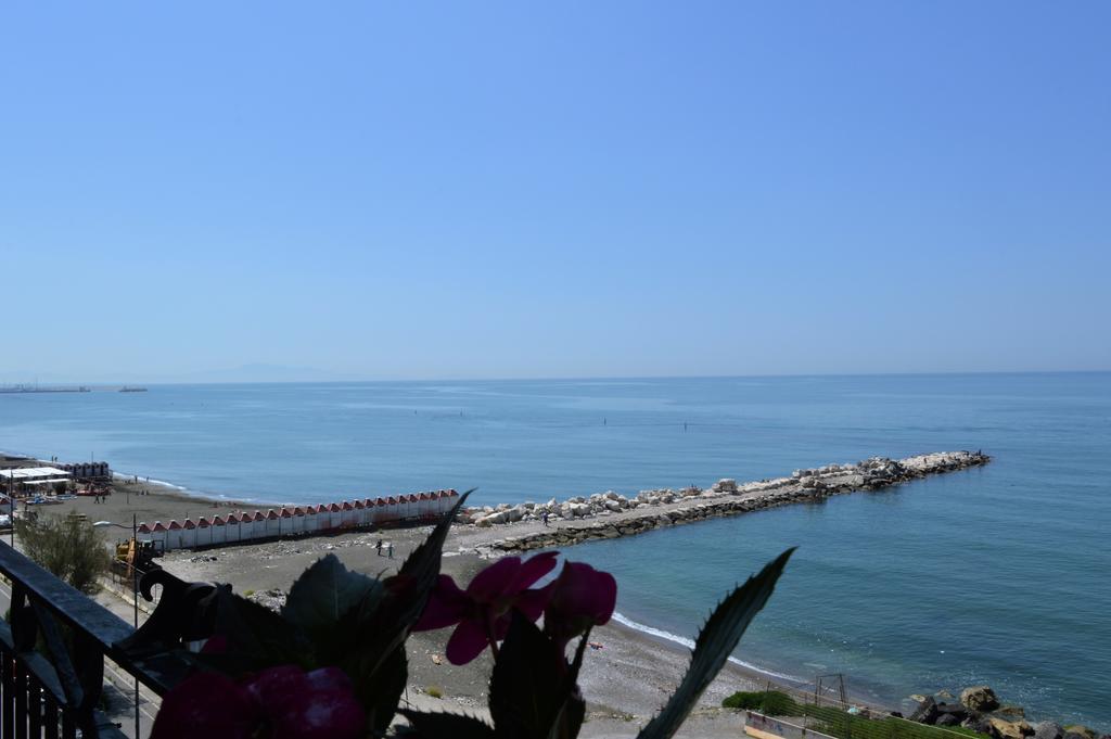 B&B Fronte Del Mare Salerno Exterior photo