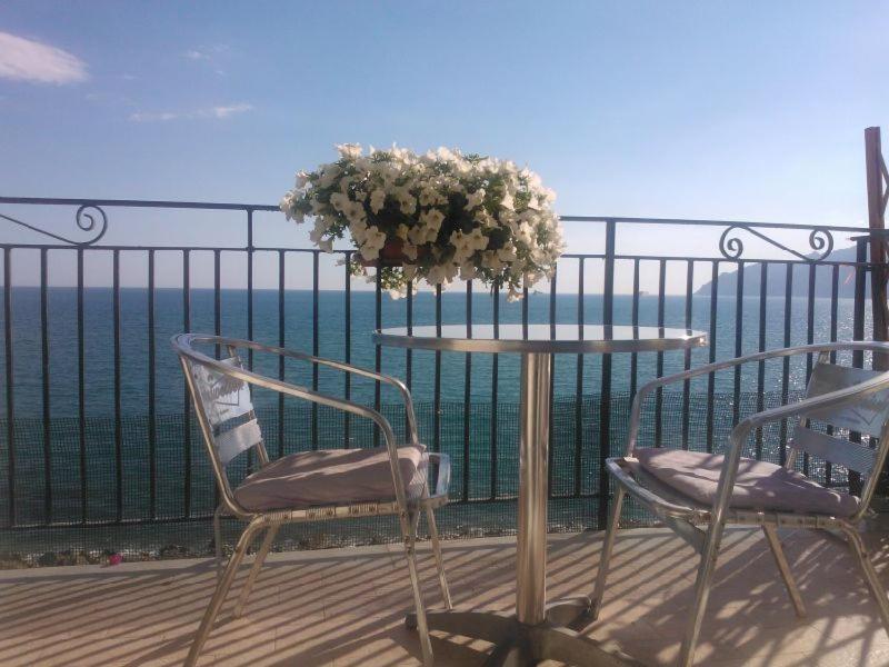 B&B Fronte Del Mare Salerno Exterior photo